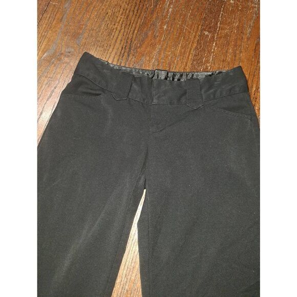 Size 1/2 Maurices Black Flat Front Capri Casual Pants Belt Loops Low Rise - Picture 2 of 4